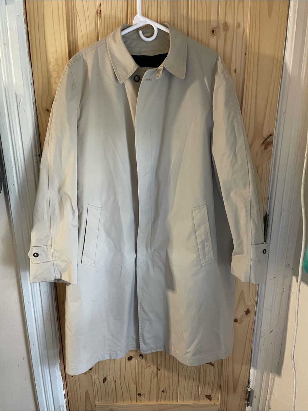 Men's Light Beige Trench Coat — Classic Single-Breasted Design